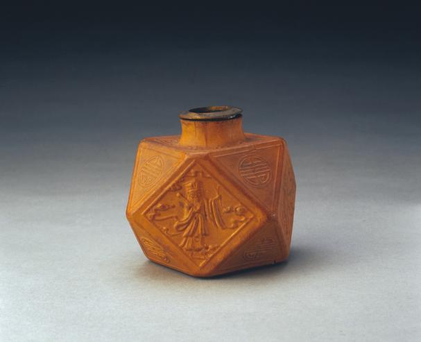 乾隆款匏制团寿字人物图八棱瓶