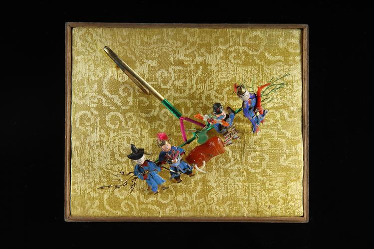 点翠镶料珠太平有象纹头花