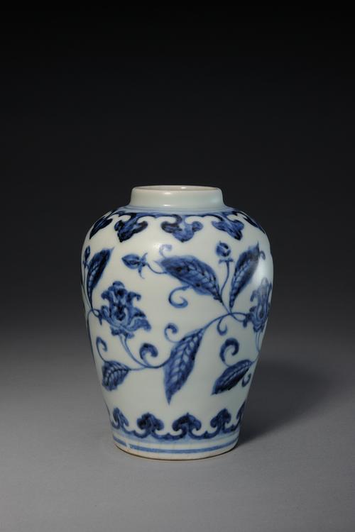 宣德款青花缠枝花纹罐