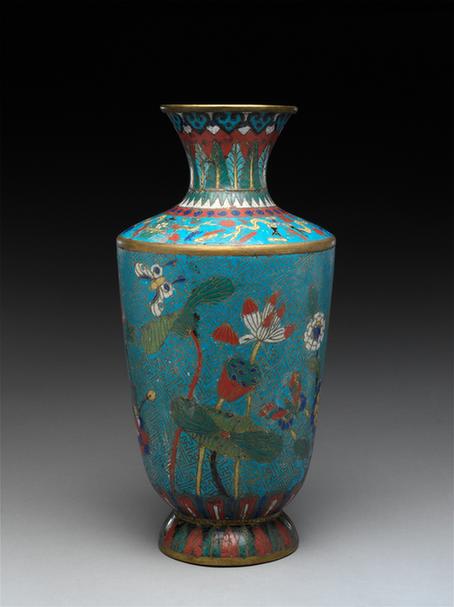 掐丝珐琅锦地花蝶纹撇口瓶