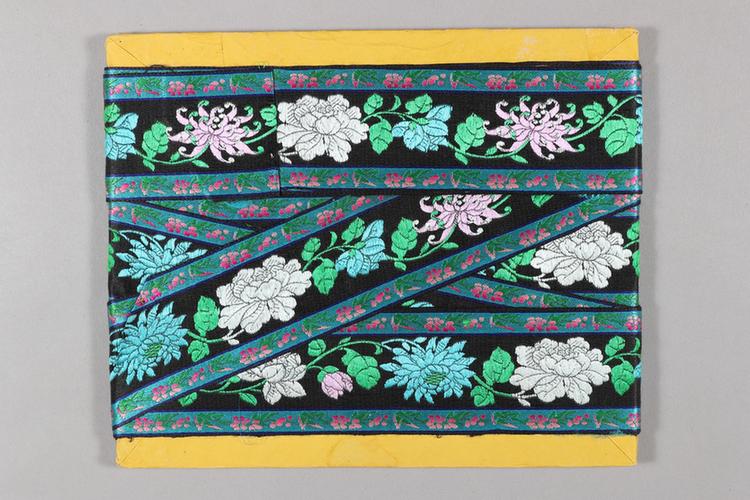 元青色缎地淡彩菊花牡丹纹绦