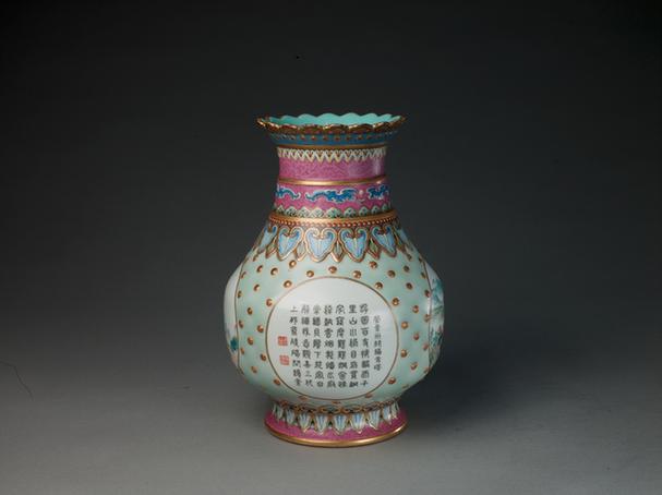 珐琅彩开光山水诗句瓶