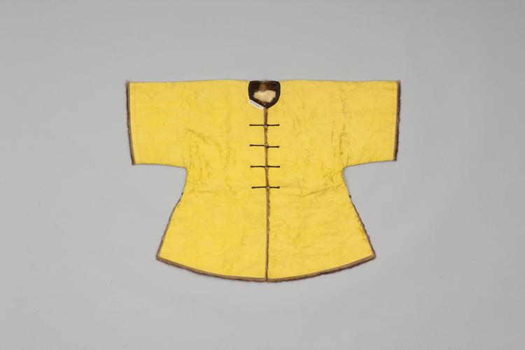 明黄色江山万代纹暗花江绸貂皮端罩