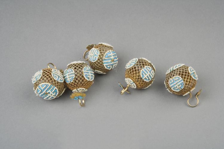 镂空串米珠纽扣