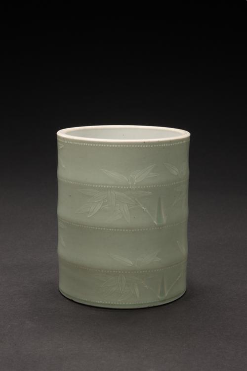 豆青釉竹节笔筒