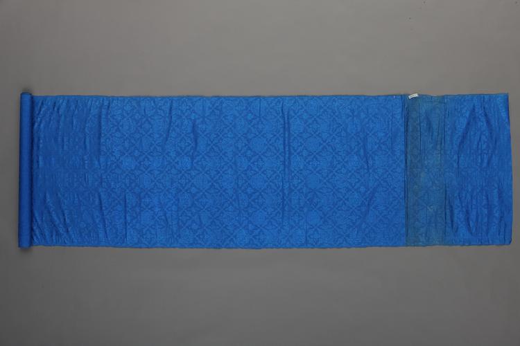 月白色团龙六角纹纹线绸