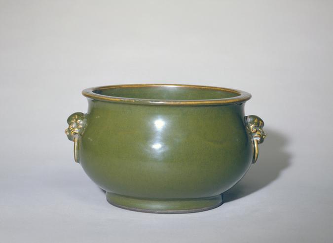 茶叶末釉铺首耳炉