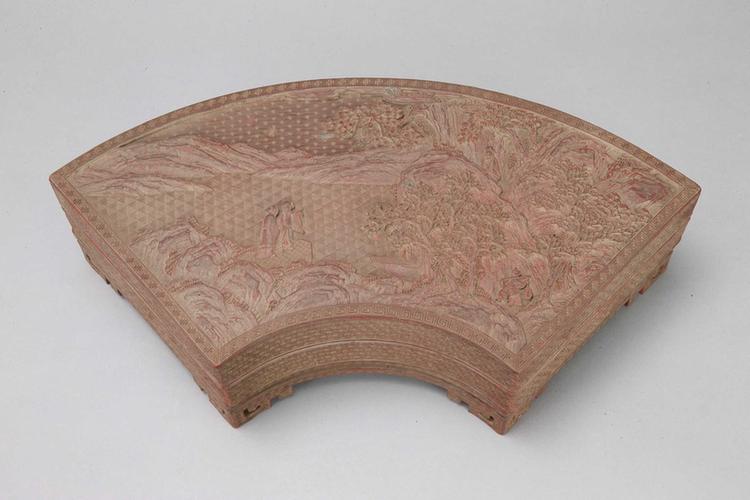 剔红山水人物图扇面式套盒