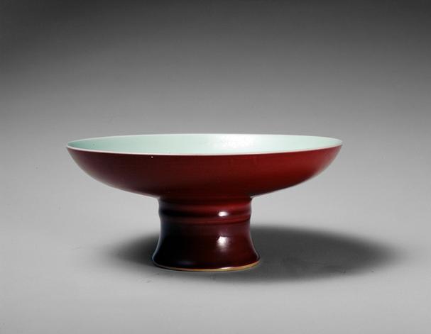 雍正款里白釉外祭红釉高足盘