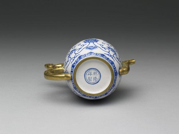 乾隆款铜胎画珐瑯执壶罐