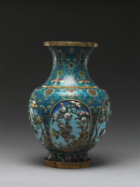 掐丝珐琅开光凸花果纹梅花口瓶