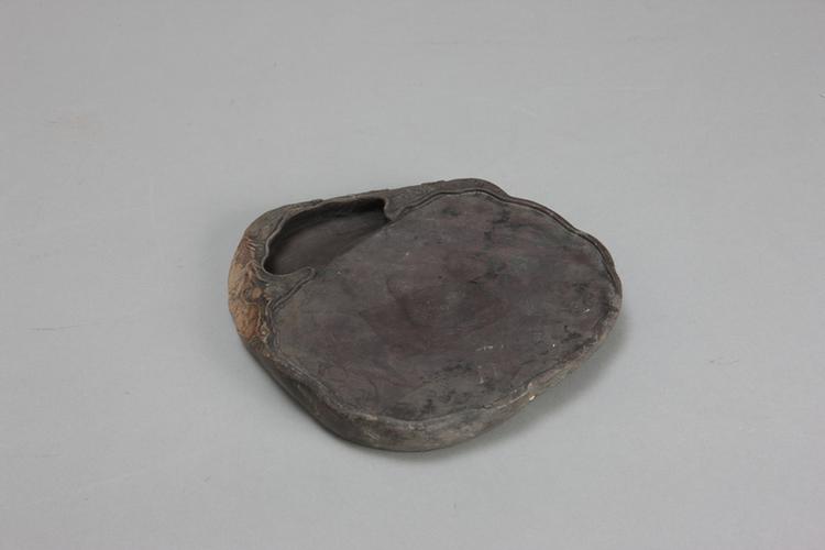 端石雕云蝠随形砚