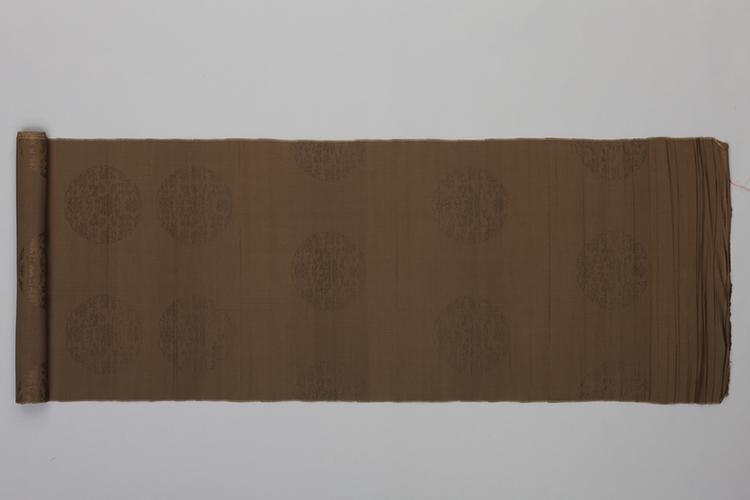 烟色团勾莲纹线绸