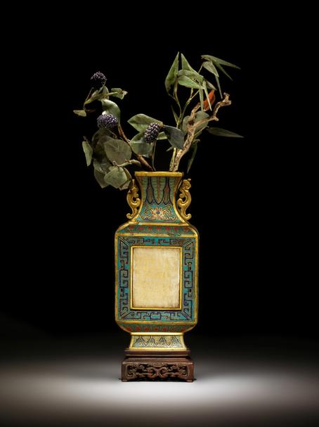 玻璃桑葚景掐丝珐琅嵌玉壁瓶