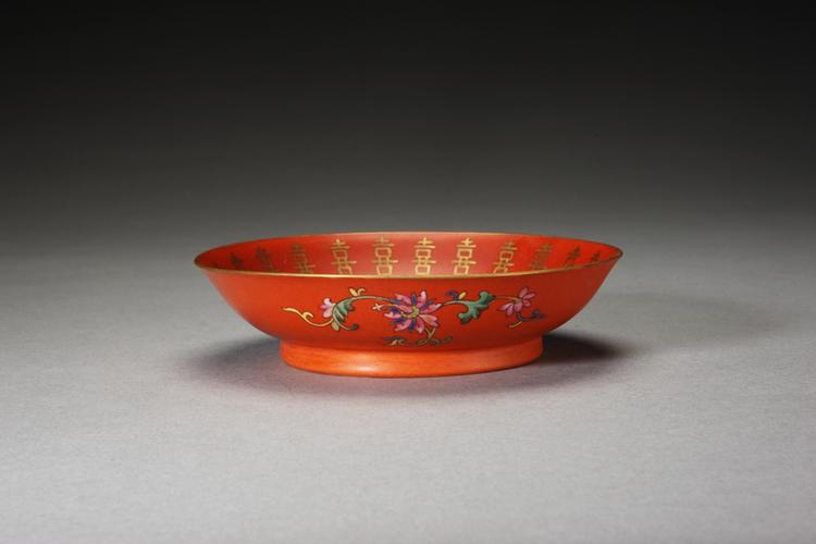 同治款红地描金缠枝花纹“喜”字盘