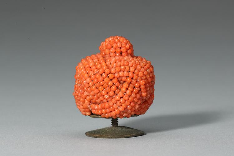 珊瑚珠盘花帽顶