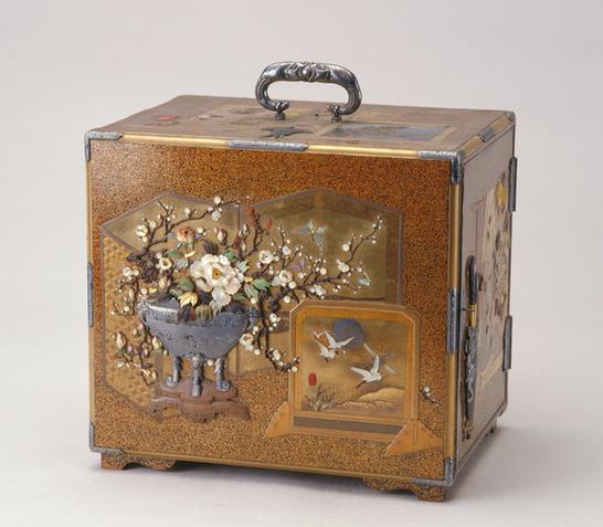 金漆嵌铜螺钿花卉博古图长方提匣