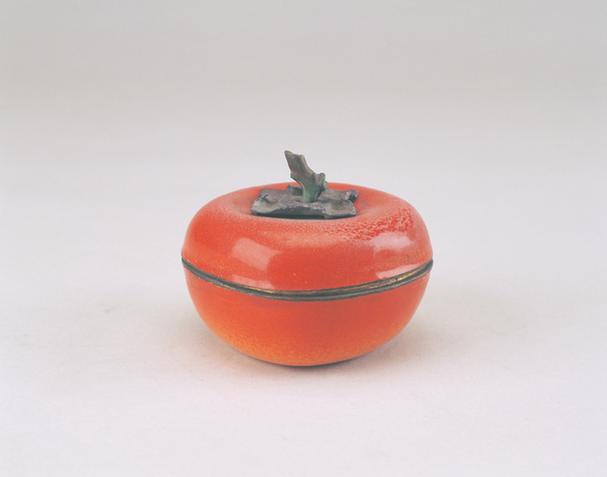 画珐琅红色光素柿形盒