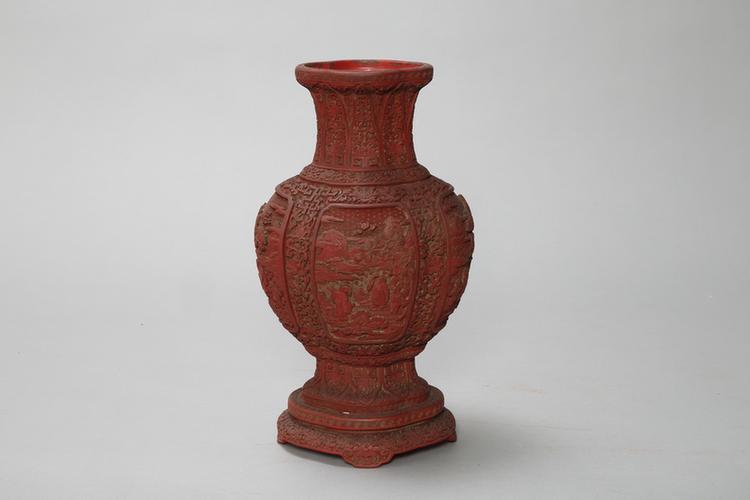 剔红缠枝莲纹开光山水人物图海棠式瓶