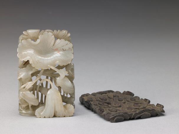 白玉镂雕荷花鹭鸶佩