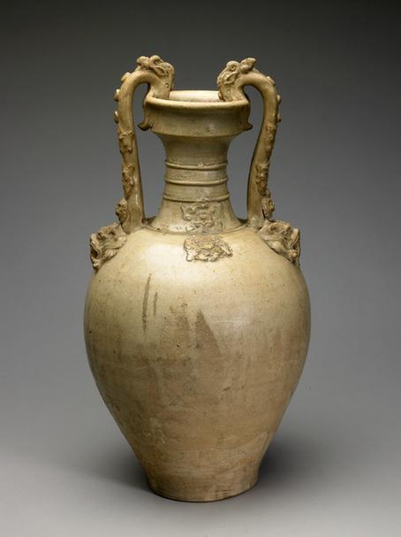 白釉塑贴双龙耳尊