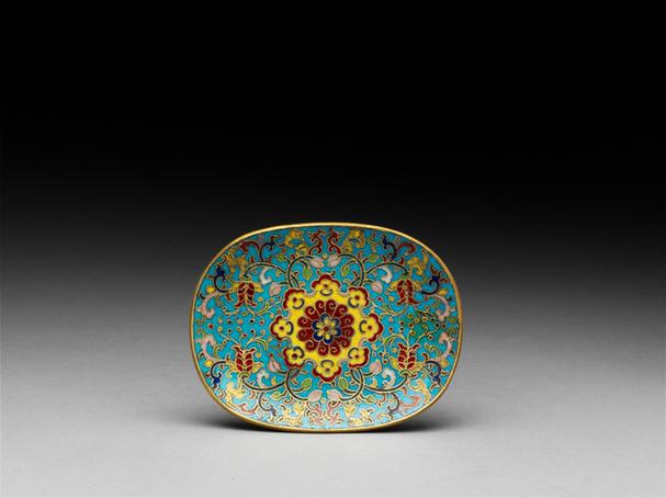 乾隆款掐丝珐琅宝相花纹椭圆盘
