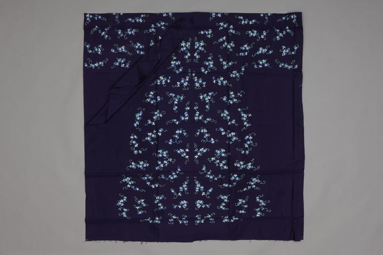 藕荷色实地纱绣浅彩勤娘子纹袍料