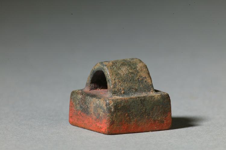 “张嘉”瓦钮铜印