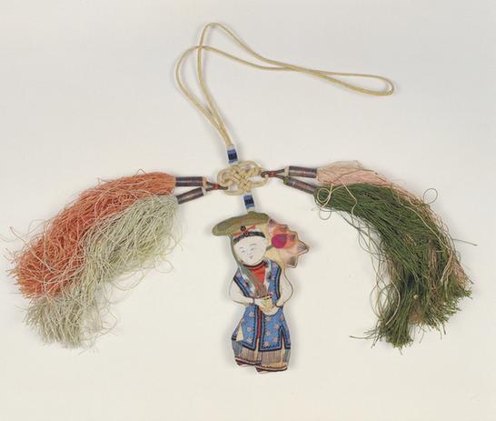 黄色缎钉绫绣人物纹香袋