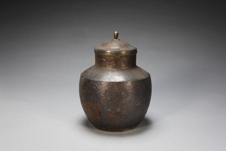 银凿花云龙纹盖罐