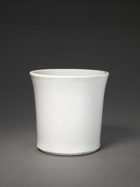 德化窑白釉笔筒