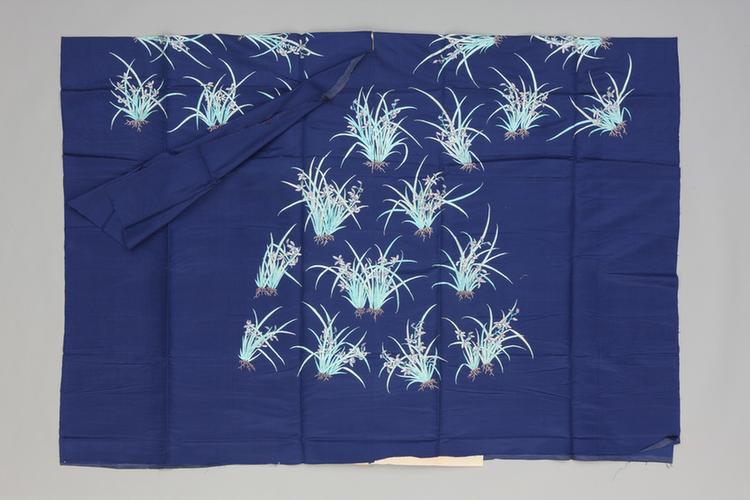 宝蓝色绸绣墩兰纹袍料