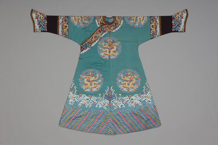 绿色绸绣八团彩云蝠金龙纹女棉龙袍