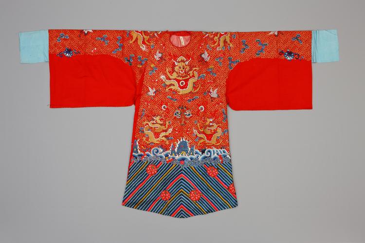 红色呢绣彩云蝠鹤金龙万字纹男蟒