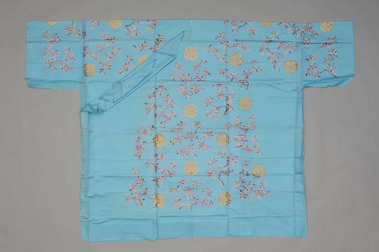 湖色缎绣浅彩桂花金寿字纹袍料