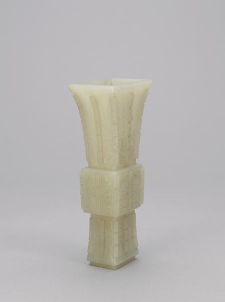 青玉仿古铜纹出戟扁方花觚