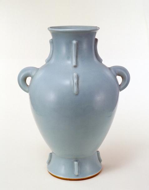 雍正款天蓝釉双耳出戟尊