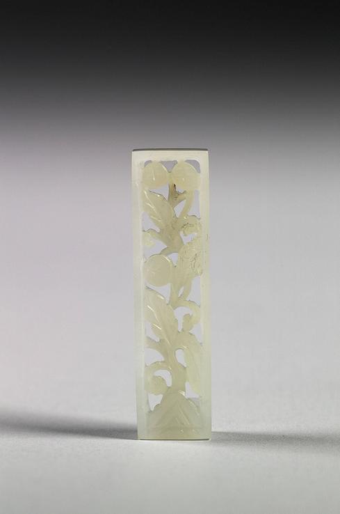 玉鱼龙花草纹带饰-17