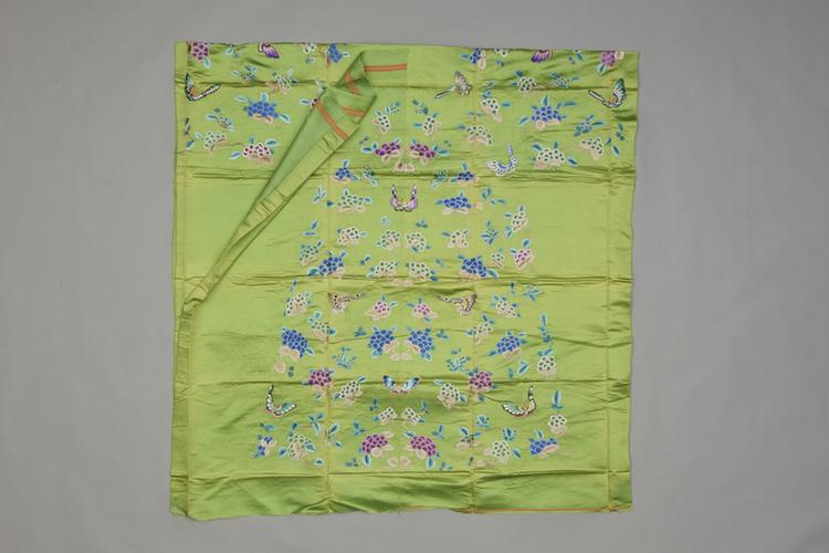 茶色缎绣浅彩梅蝶纹袍料