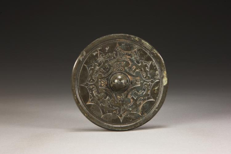 长宜子孙八凤纹镜