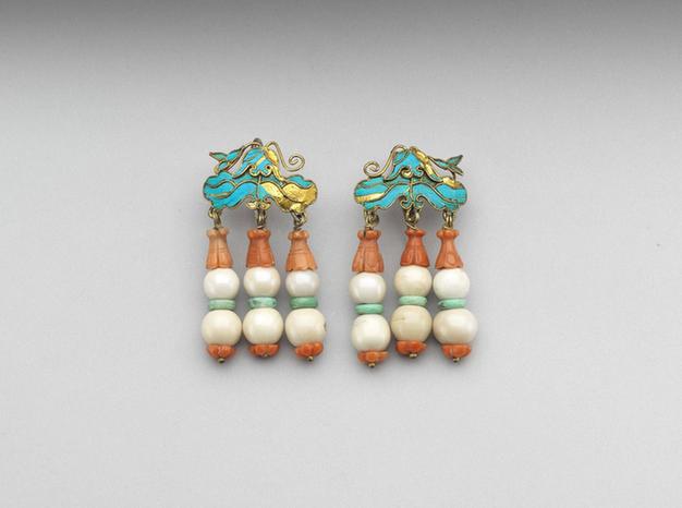 银镀金点翠嵌珠宝荷叶耳坠