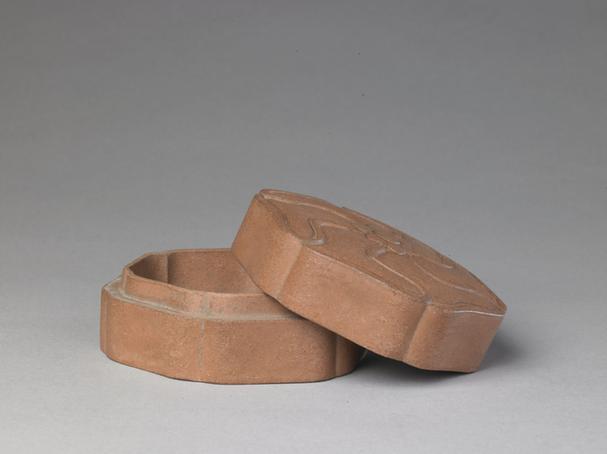 宜兴窑紫砂葵花式盒