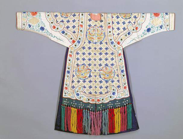 白色缎绣八团彩云金龙纹排穗铠