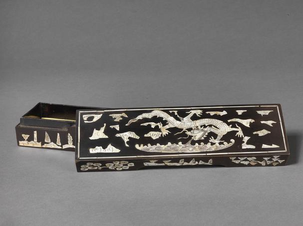 黑漆嵌螺钿云龙纹长方盒