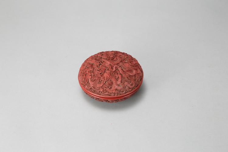 铅胎剔红双面九龙纹圆盒
