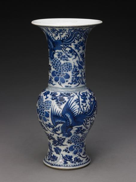 青花凤穿牡丹纹花觚