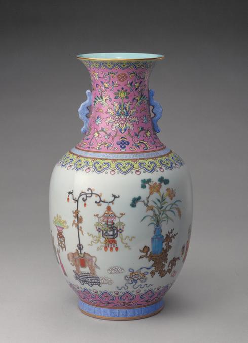 慎德堂制款粉彩博古图双螭耳瓶