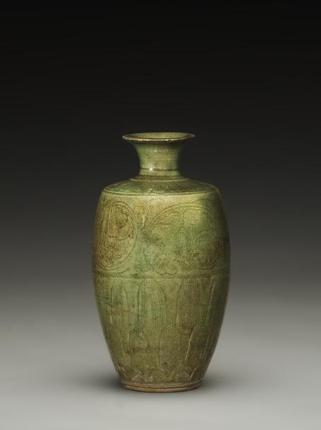 龙泉窑青釉划花瓶