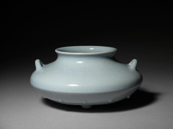 乾隆款仿官釉双系鱼篓尊