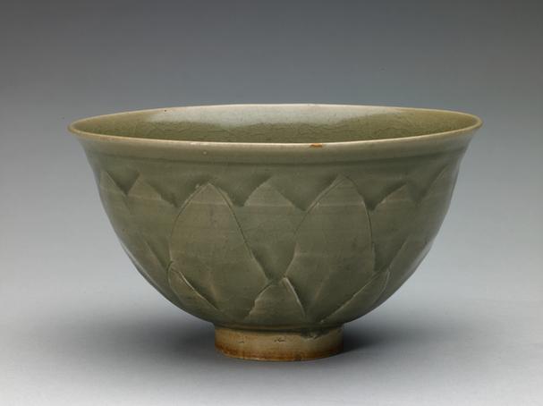 耀州窑青釉刻莲瓣纹碗